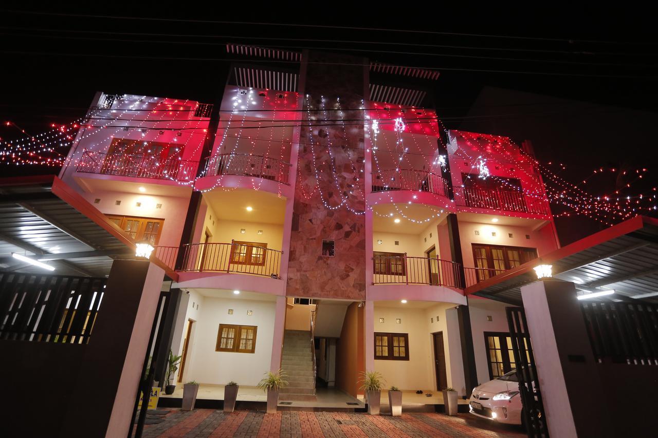 Hotel Indaura Ettukala Екстериор снимка